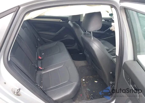 2013 Volkswagen Passat 2.5L Wolfsburg Edition z USA, uszkodzony, nr VIN 1VWAH7A33DC143251